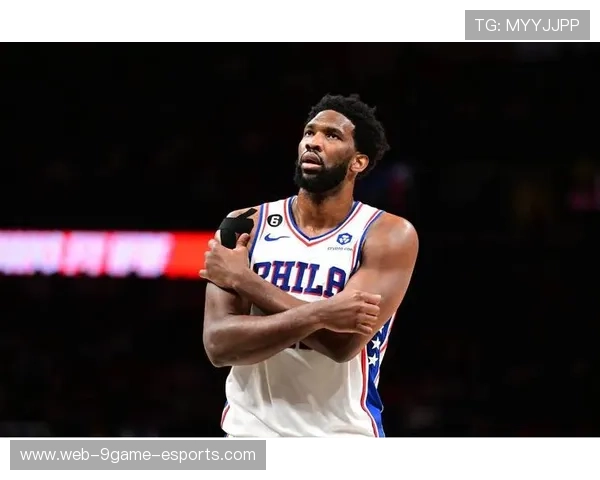 掘金队赛季第二周红黑榜：FBIwarning！恩比德因此前与绿军比赛做出猥亵手势，被罚款50000美元